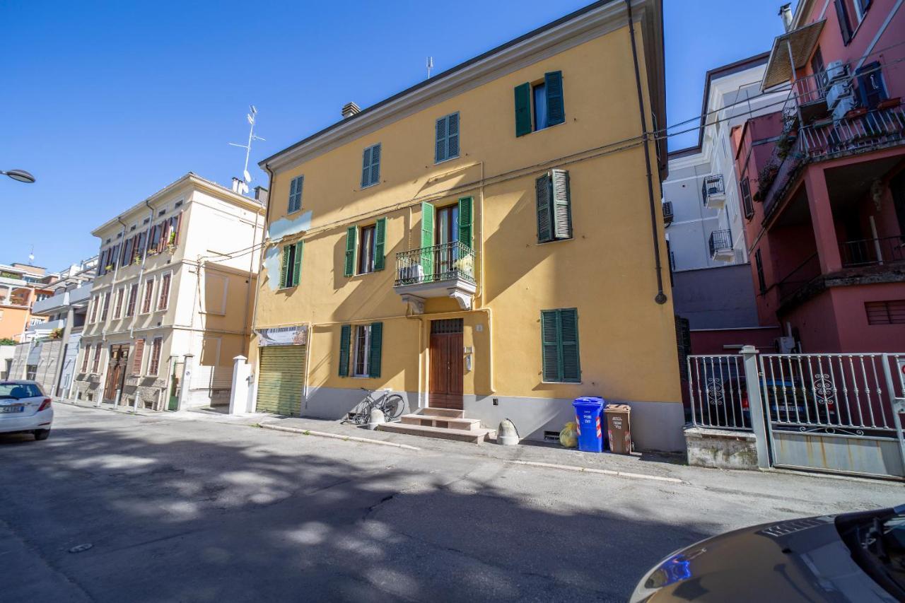 Armadillo House - Elegante Casa Vacanza A Parma Esterno foto